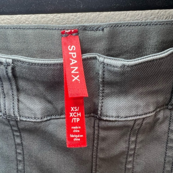 Spanx Stretch Twill 6" Shorts Hazy Gray Pull On Pockets Shaping Mid Rise Size XS - Picture 7 of 11